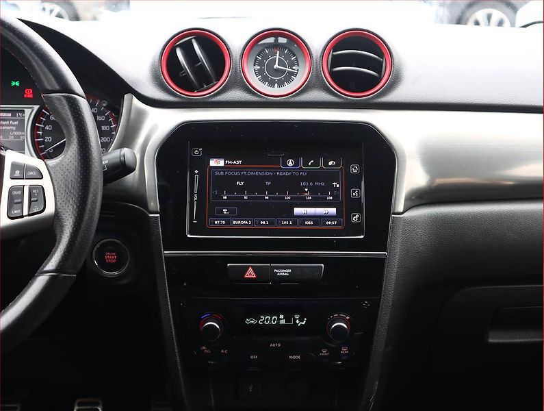 Suzuki Vitara (2017) 1.4 BoosterJet, 4X4, ČR,1.maj - fotka 10 z 19