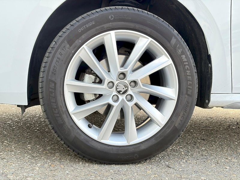 Škoda Kamiq (2025) 1.0 TSI / 85kW / TOP SELECTION - fotka 15 z 35