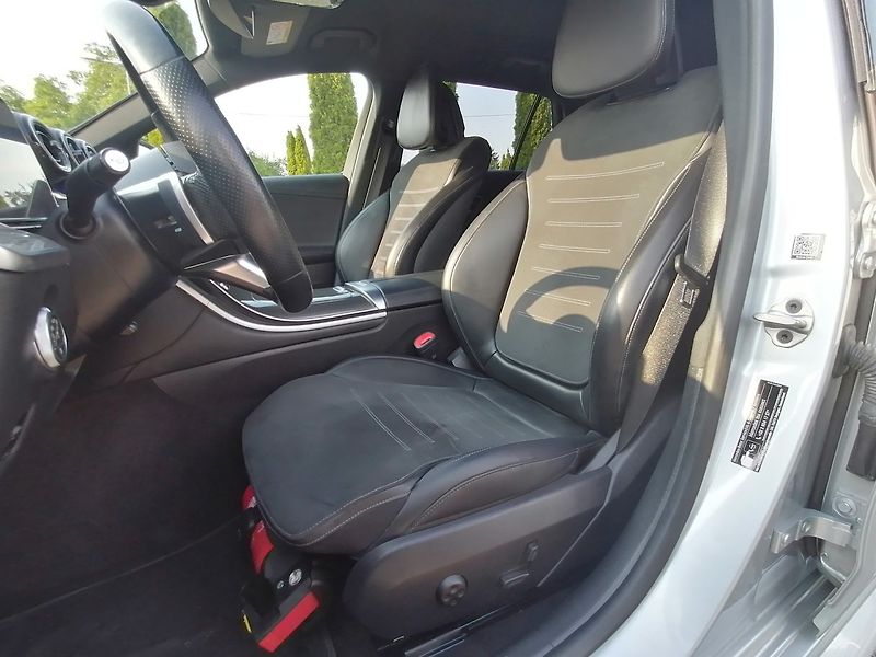 Mercedes-Benz Třídy C (2022) 200 D AMG - fotka 11 z 42