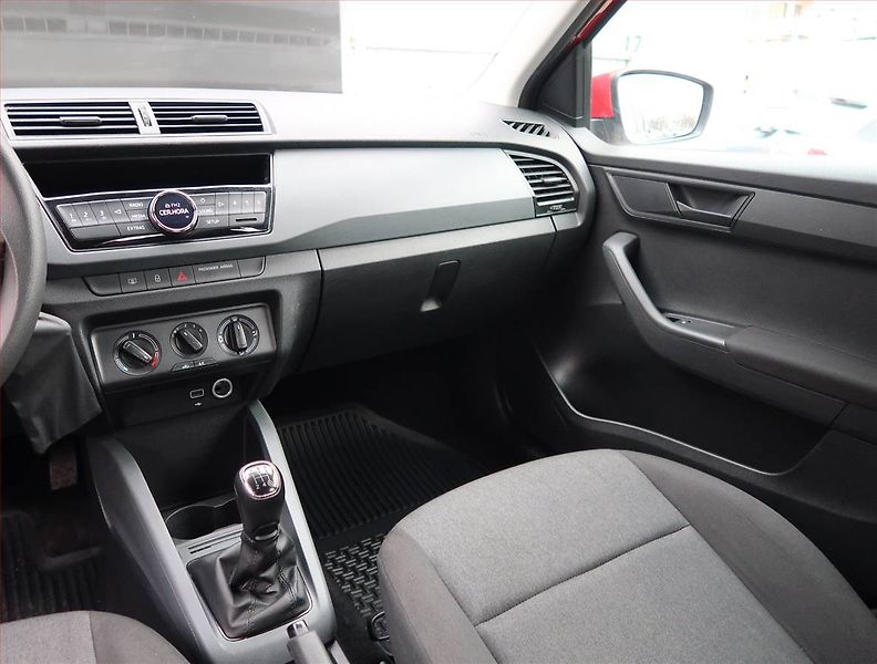 Škoda Fabia (2019) 1.0, Serv.kniha - fotka 8 z 15