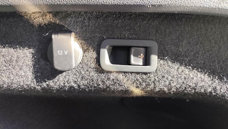 Volkswagen Passat (2019) Webasto-el.tažné-Matrix-Adapt. - fotka 16 z 37