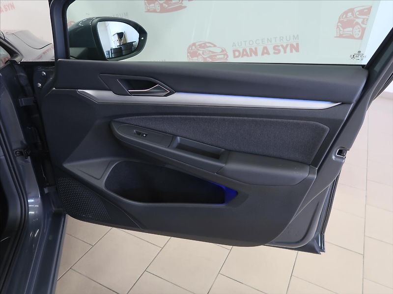 Volkswagen Golf 2,0 TDI Life 1.majitel TOP! - fotka 12 z 41
