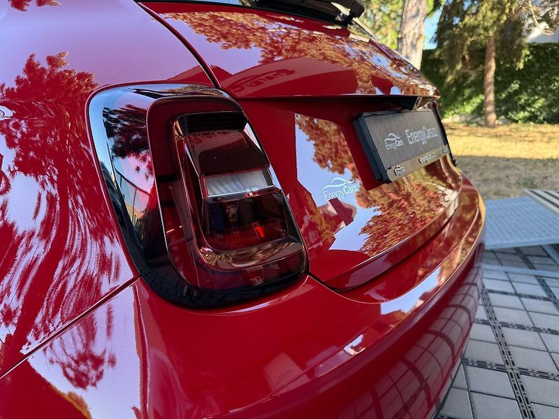 Fiat 500 (2023) RED 70kW Kamera - fotka 10 z 34
