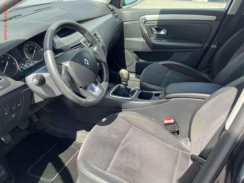 Renault Laguna (2007) 2.0dCi, STK7/28 - fotka 9 z 15
