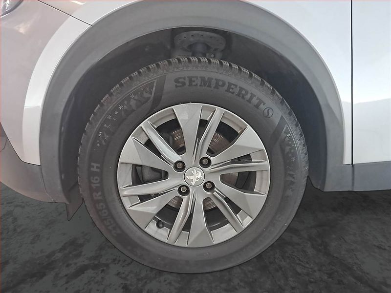 Peugeot 2008 (2021) 1.2 PureTech, Serv.kniha - fotka 15 z 23