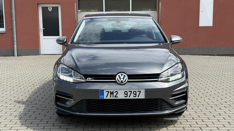 Volkswagen Golf (2018) 1.0TSi*63kW*R-LINE*55TKM* - fotka 8 z 19