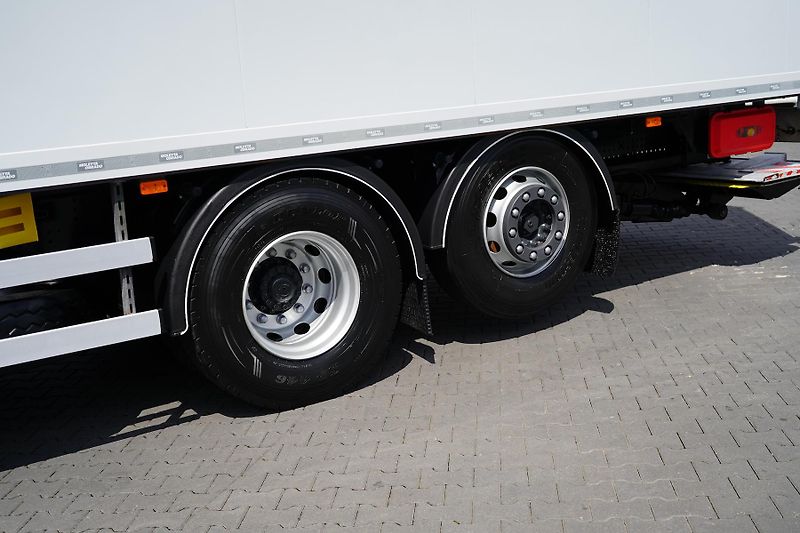 Iveco S-WAY (2021) 420 / E 6 / KONTENER + WINDA / - fotka 40 z 47