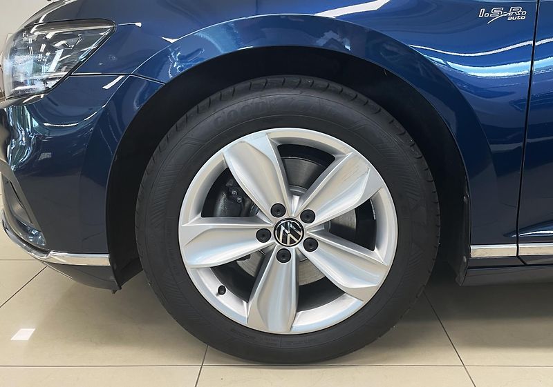 Volkswagen Passat 2.0TDI 110 kW BMT Elegance, ČR - fotka 23 z 29