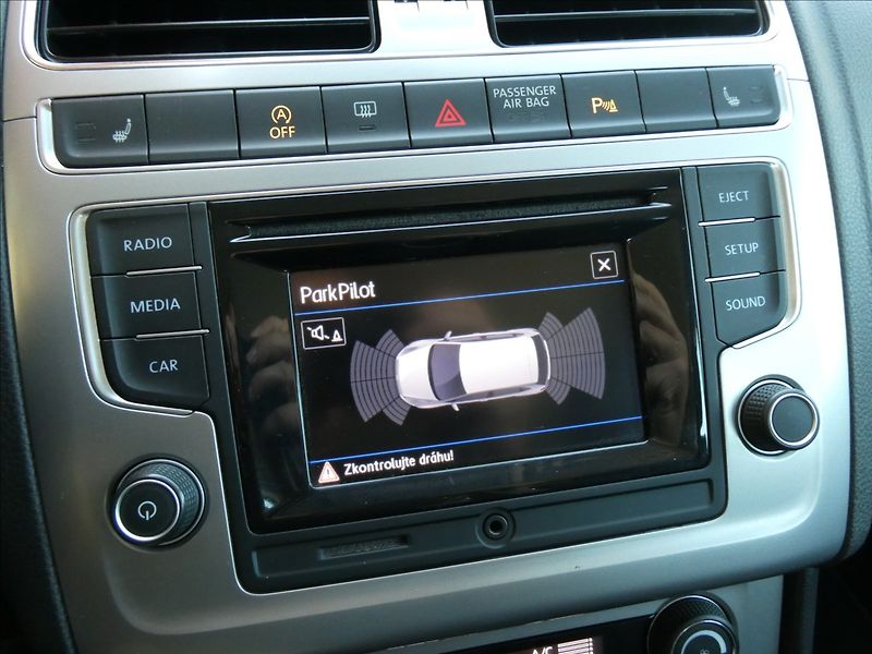 Volkswagen Polo 1,2 TSi 66kW HIGHLINE,serviska - fotka 33 z 39