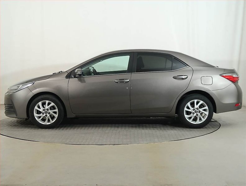 Toyota Corolla (2017) 1.6 Valvematic, ČR,1.maj - fotka 3 z 14