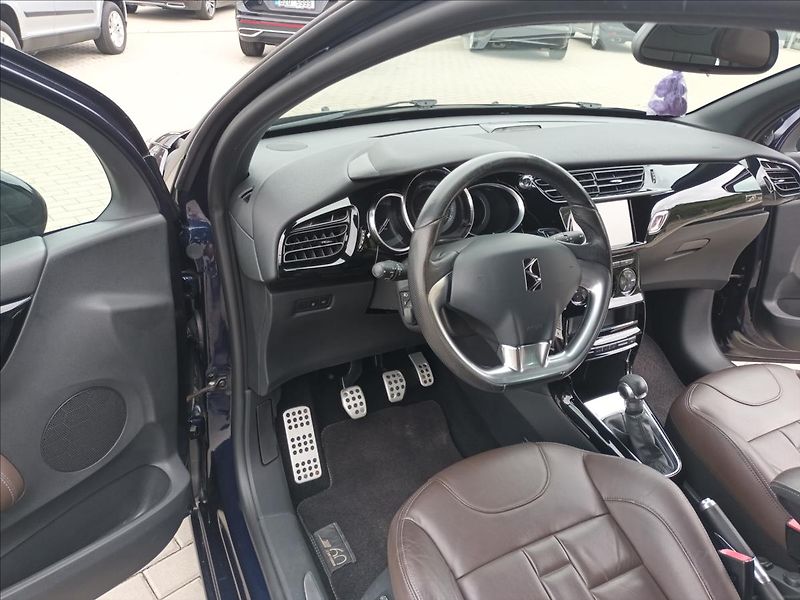 Citroën DS3 1,2 PT,81KW,DIGIKLIMA,KOLA - fotka 16 z 47