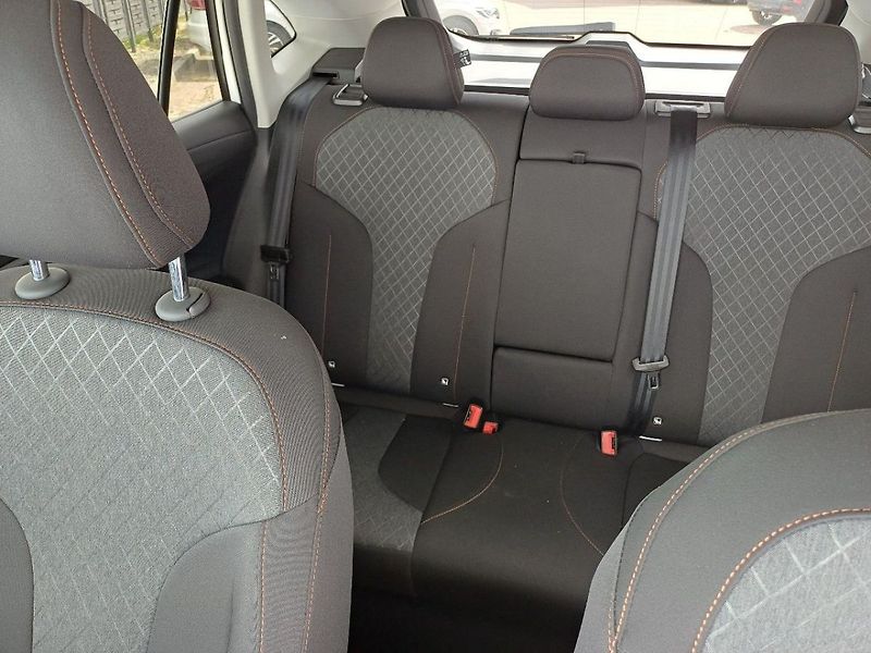 MG HS EMOTION 1,5 TGI 125 kW automat - fotka 16 z 18