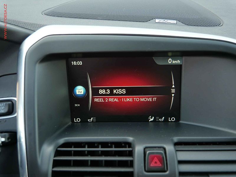 Volvo XC60 (2014) 2.0 D4, Summum, bixen, panor - fotka 18 z 26