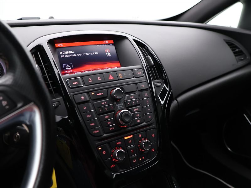 Opel Astra 2,0 T 206kW OPC Black Edit. CZ - fotka 18 z 29