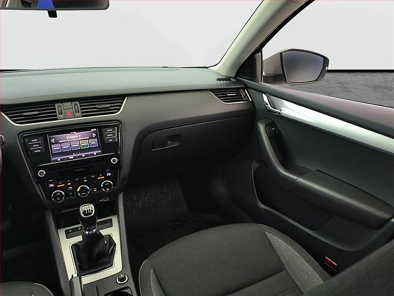 Škoda Octavia (2018) 1.4 TSI, Tempomat - fotka 8 z 16