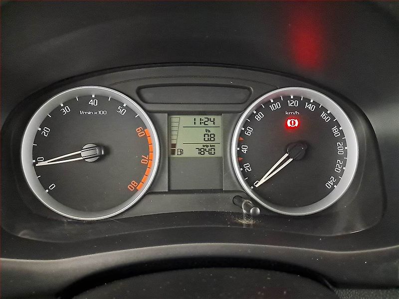Škoda Fabia (2008) 1.2, po STK, jezdí výborně - fotka 11 z 13