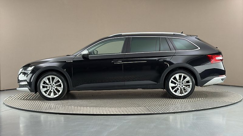 Škoda Superb 2.0 TDI DSG 4x4 Scout Combi - fotka 4 z 29