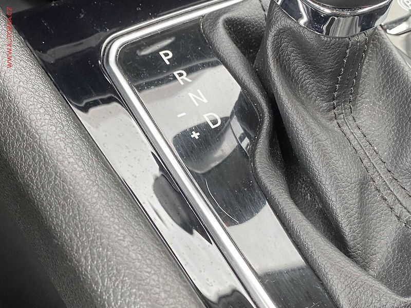 Jeep Compass (2021) 1.3T, Limited, AT, kamera, TZ - fotka 14 z 21