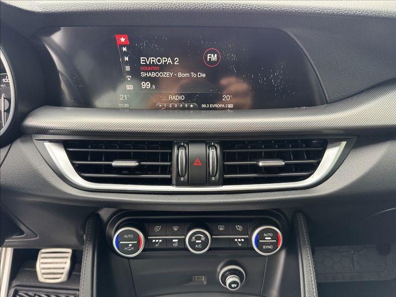 Alfa Romeo Stelvio 2,0 T 206kW Q4 AT8 ZF 4X4 - fotka 32 z 50