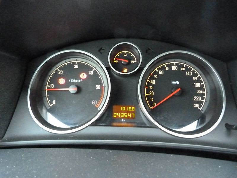 Opel Astra 1,7 CDTI - fotka 14 z 15