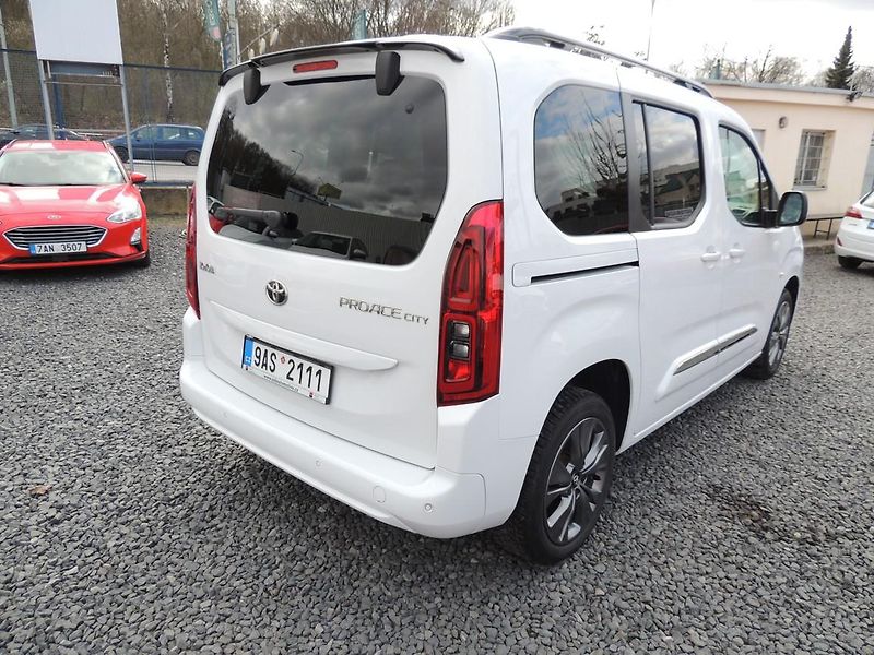 Toyota ProAce City Verso (2023) 1.2T,81kw,Family,7míst,1maj.ČR - fotka 5 z 76