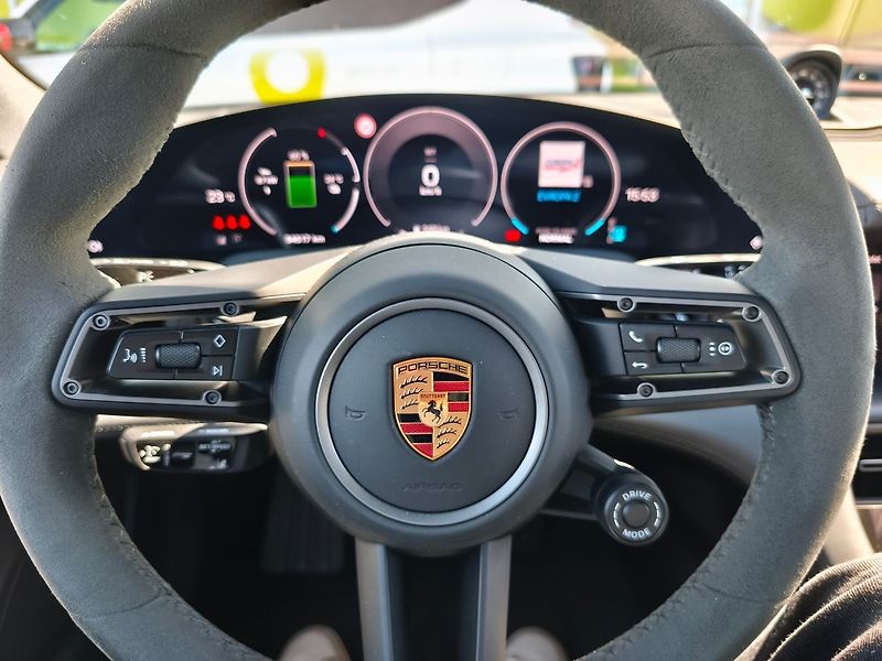 Porsche Taycan 4S Cross Turismo - fotka 10 z 15