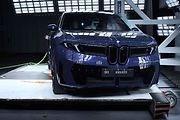 BMW iX3 - boční náraz na sloup.