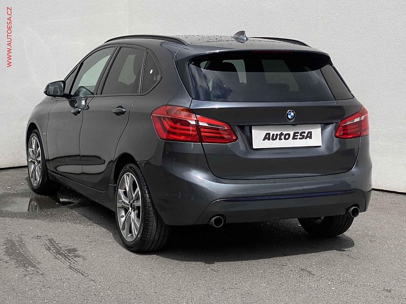 BMW Řada 2 (2016) 2.0 i 220 i, Sport Line, AT - fotka 6 z 21