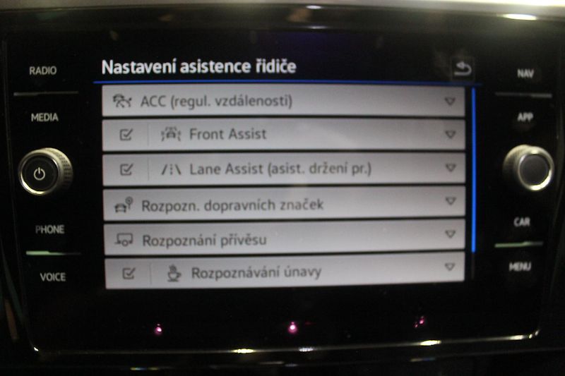Volkswagen Passat (2023) 110kW, Tažné, Nezávislé topení - fotka 34 z 34