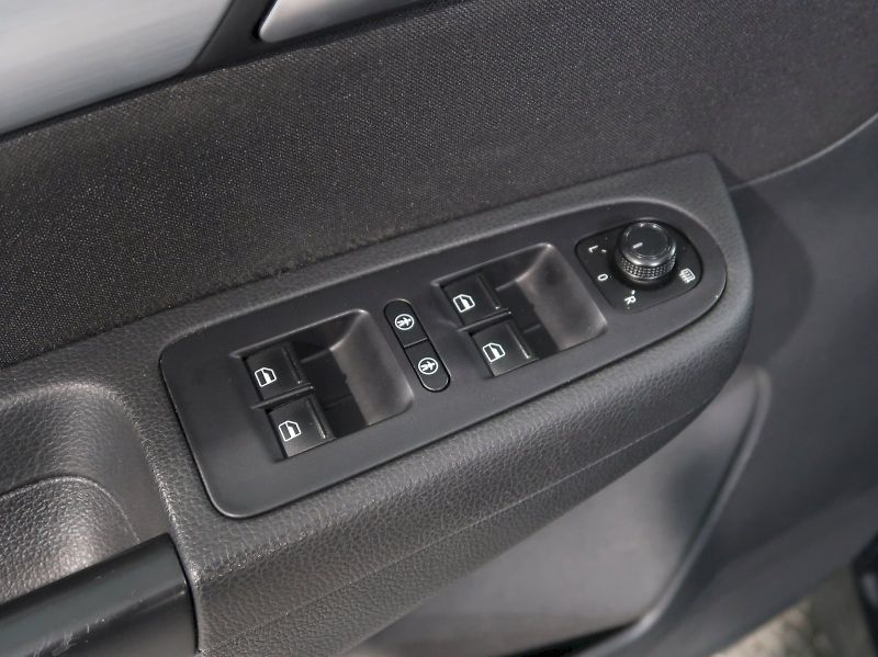Volkswagen Sharan (2016) HIGHLINE 2.0TDI 110KW DSG 7MÍS - fotka 32 z 36