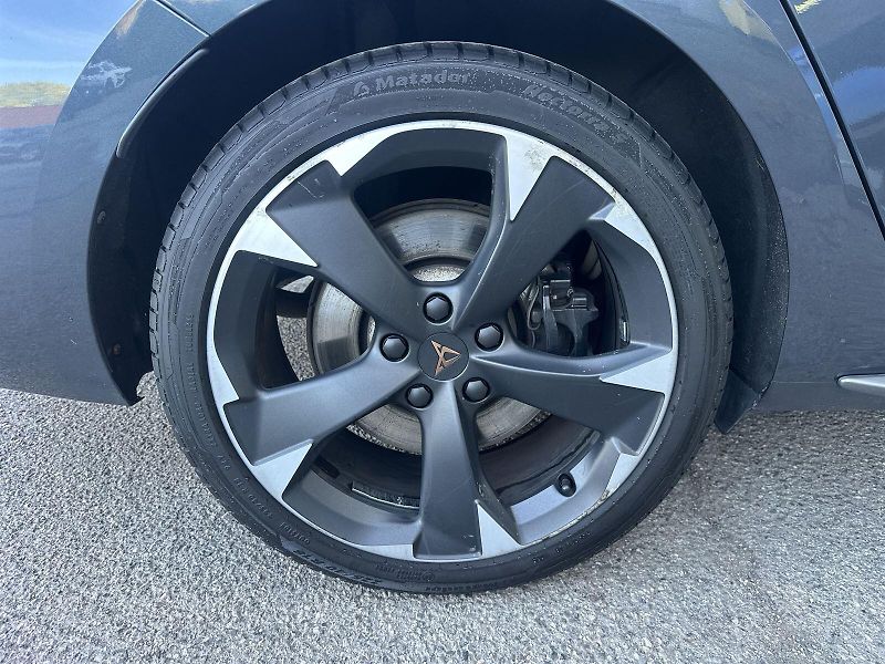 Cupra Leon (2021) ST 2.0 TSI DSG FR - fotka 28 z 32