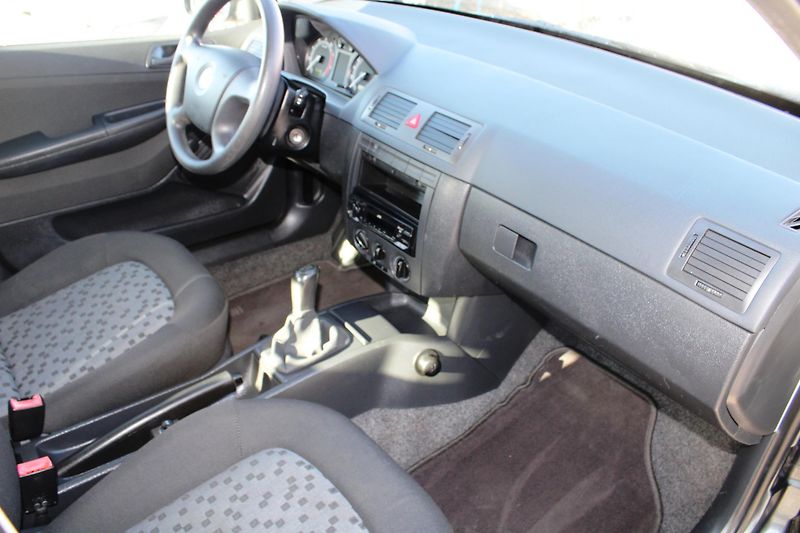 Škoda Fabia (2006) 1.2i KLIMATIZACE KOUPENO ČR - fotka 12 z 16
