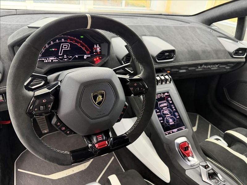 Lamborghini Huracán STO LIFT DPH VIOLA PASIFAE - fotka 13 z 19
