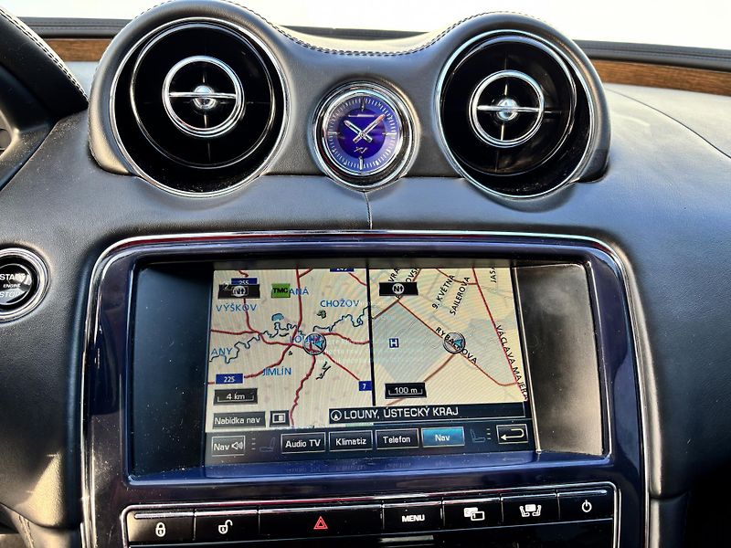 Jaguar XJ (2010) 3.0V6D Alu kola, rezervace - fotka 28 z 35