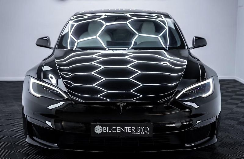 Tesla Model S Plaid AWD Tažné Yoke Panorama - fotka 4 z 25