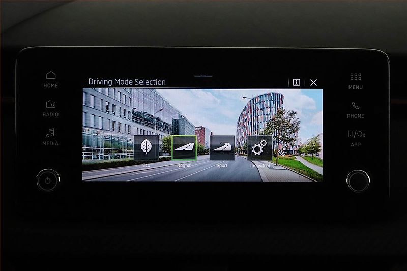 Škoda Kamiq (2025) 1.0 TSI, Monta Carlo - fotka 18 z 20