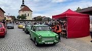 Do Černošína se sjely desítky nablýskaných veteránů, jejichž majitelé o svých miláčcích vyprávěli s nadšením i humorem.