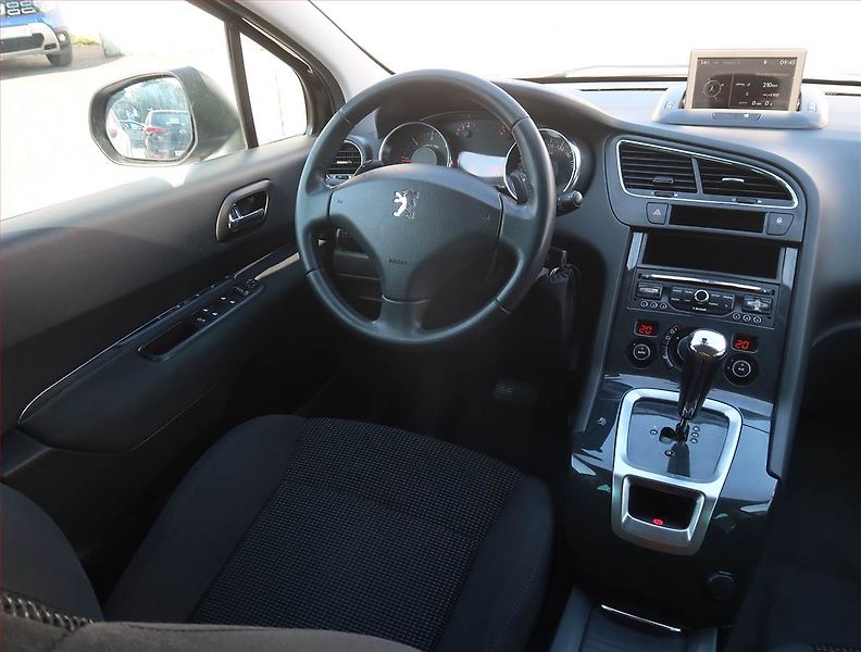 Peugeot 5008 (2013) 1.6 HDi, Automat, 7 míst - fotka 7 z 21
