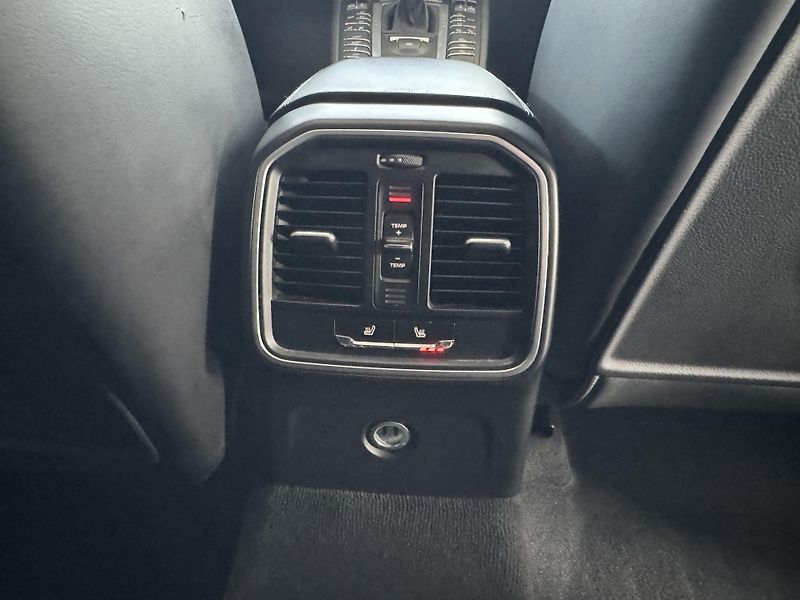 Porsche Macan (2015) 3,6 V6 Turbo CHRONO BOSE - fotka 25 z 35