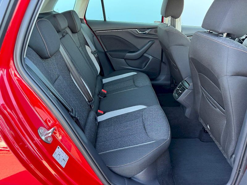 Škoda Kamiq (2025) 1.0 TSI 85kW Top Selection - fotka 26 z 35