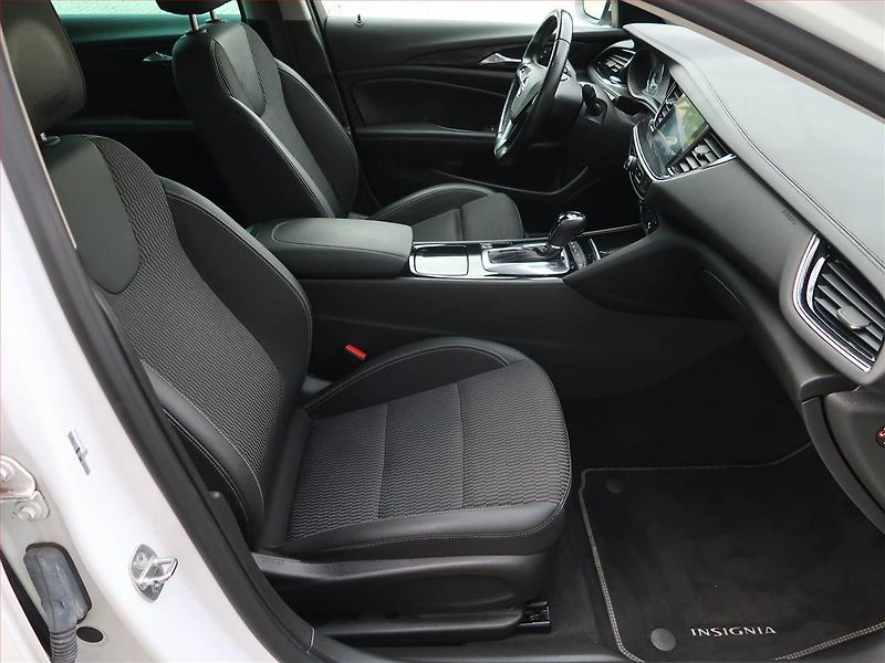 Opel Insignia (2019) Navi, Tempomat, Park. senzory, - fotka 9 z 19