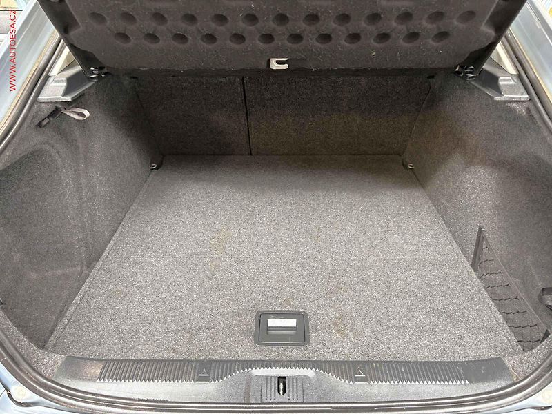 Škoda Octavia (2010) 1.6i, AC, výhřev sed - fotka 7 z 14