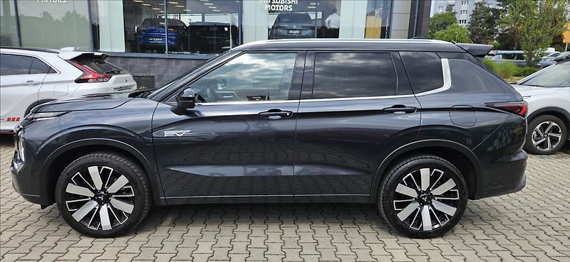 Mitsubishi Outlander 2,4 PHEV 4x4  INSTYLE - fotka 7 z 18
