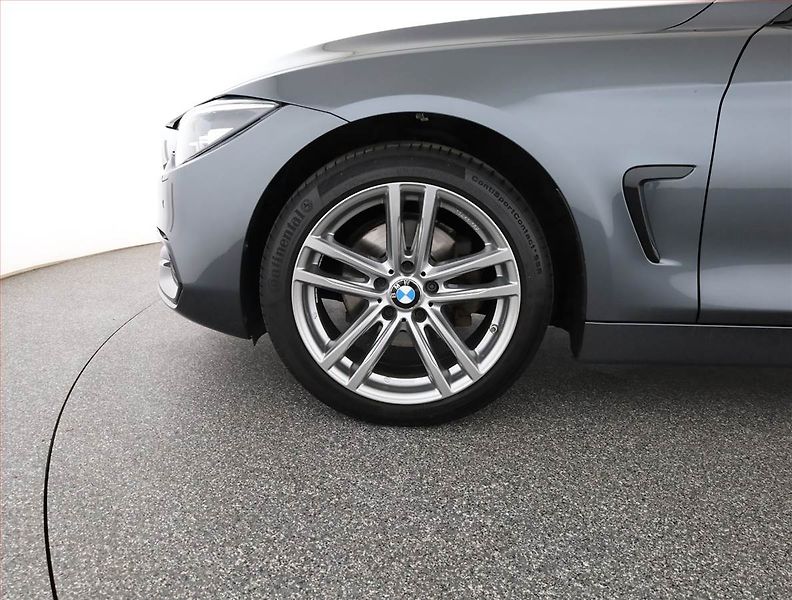 BMW Řada 4 (2018) 420d xDrive - fotka 12 z 19