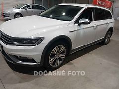 Volkswagen Passat (2017) 2.0 4x4, ČR, AT, navi, LED - fotografie inzerátu