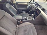 Volkswagen Passat (2018) Highline 2.0 TDI, Automat - náhled 9