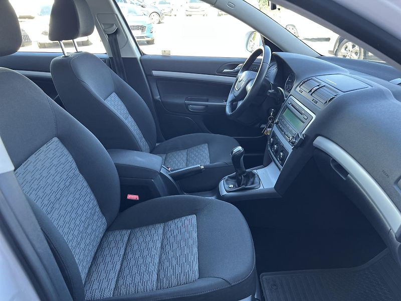 Škoda Octavia 1.6TDi 77kw TEMPOMAT ALU ČR  - fotka 26 z 35