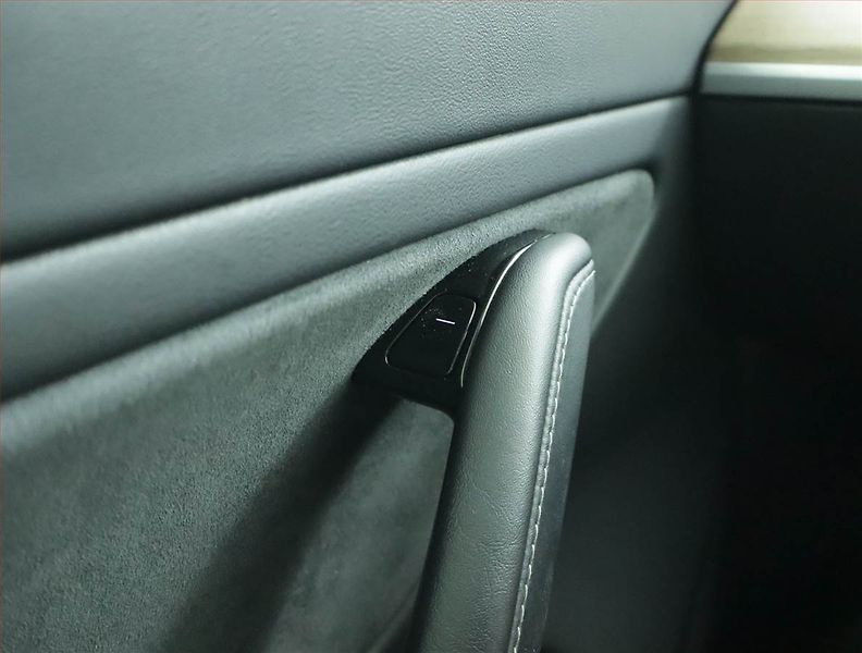 Tesla Model 3 (2019) Long Range 4WD 78kWh, SoH 83% - fotka 18 z 23