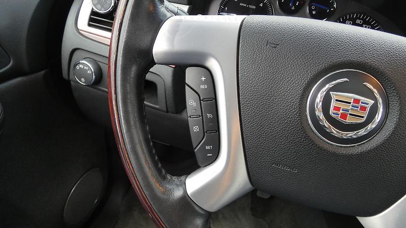 Cadillac Escalade 6,2 V8 301kW - fotka 11 z 23