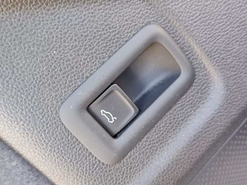 Škoda Superb (2025) Combi SportLine 2,0 Tdi 142 Kw - fotka 32 z 45